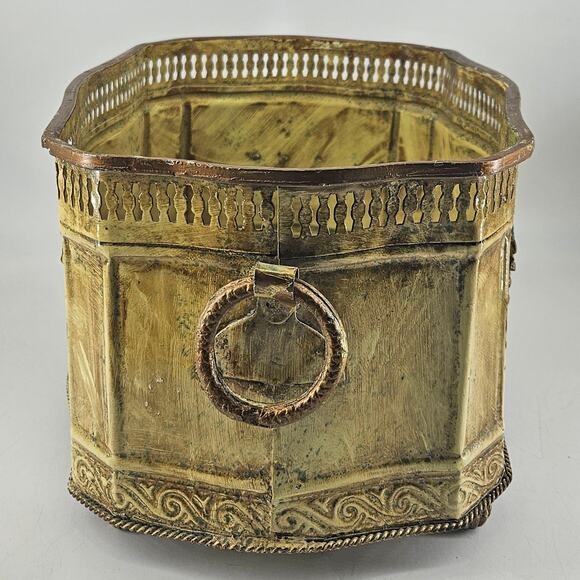 Vintage footed metal Victorian style ornate bowl planter dish - Picture 3 of 5